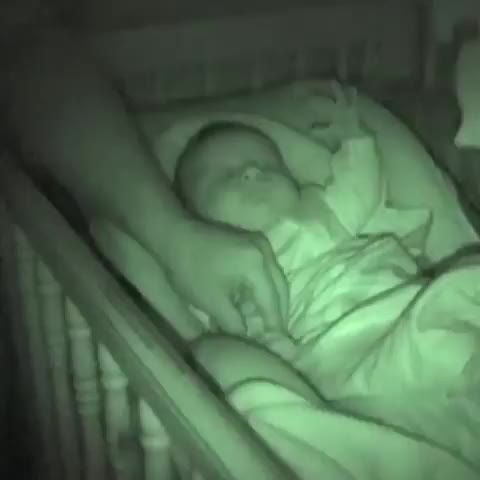 Молодая увидела спящего